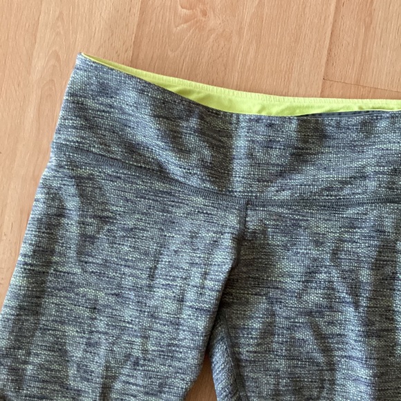 Grey size 8 lululemon crop pant - Picture 2 of 6